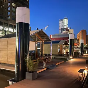 https://wikkelboat-nr2-at-floating-rotterdam-rijnhaven.zandvoort-hotels.com