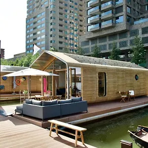 https://wikkelboat-nr4-at-floating-rotterdam-rijnhaven.zandvoort-hotels.com