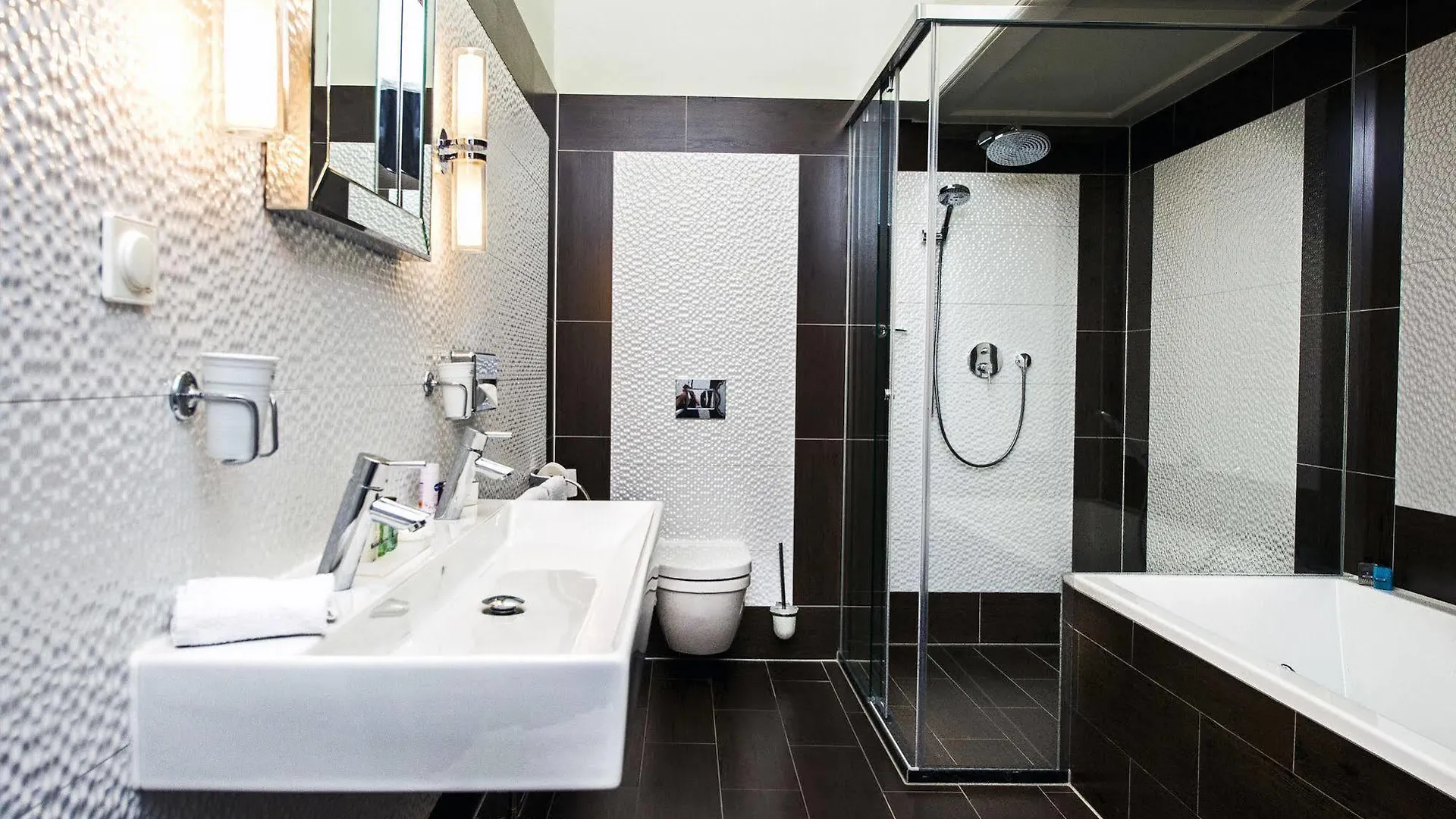 Hotel New York Rotterdam 4*,